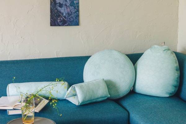 アフタヌーンティー・リビング“ひんやり冷たい”接触冷感クッション＆“クールで爽快”夏のボディケア