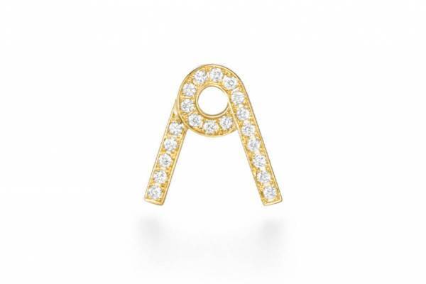 アーカーの新ジュエリーライン「アーカー シグネチャー」デビュー、“A”モチーフのピアスなど