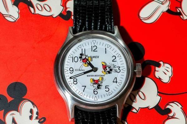 タイメックスとビームス ボーイ“くるくると回る”ディズニー/ミッキーマウスデザインの腕時計