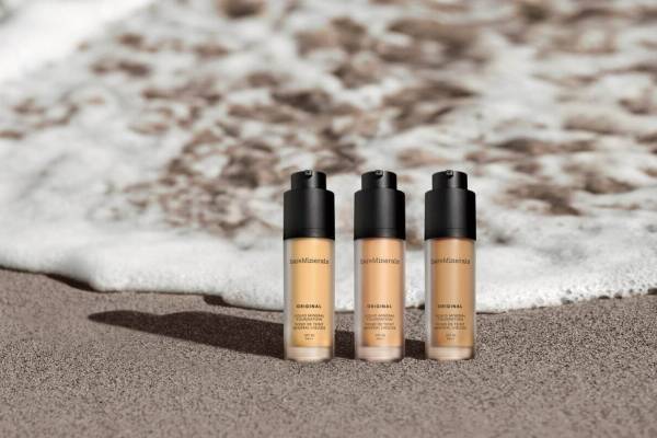 ベアミネラル21年秋ベースメイク、厳選ミネラルのリキッド ファンデーション＆フェイス パウダー