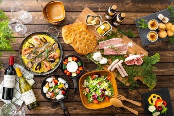 サントピア岡山総社の"海外リゾート"風グランピング、旬の食材BBQや県内最大級プールも