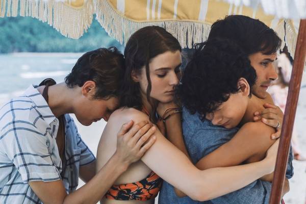 映画『オールド』M.ナイト・シャマラン最新作は“一日で老いて一生が終わる”謎解きタイムスリラー