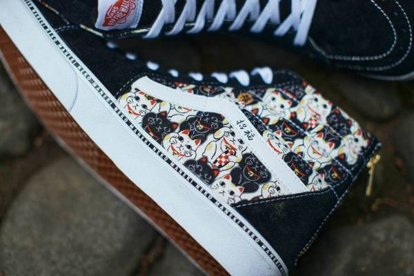 VANS「招き猫」柄の縁起物スニーカー、“招福”ロゴを配して