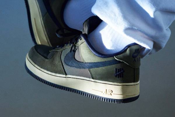 ナイキ×アンディフィーテッド新シューズ、アラビアスカーフ柄「ダンク」やミリタリー「エアフォース 1」