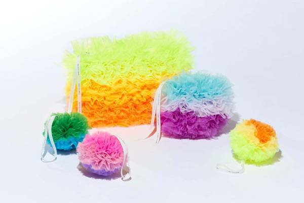 トモ コイズミ“フリル”を飾ったバッグなど阪急うめだ本店に、フリルのような限定生八つ橋も