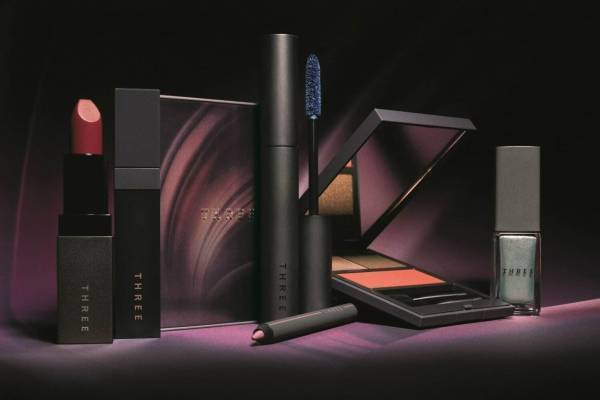 THREE21年秋コスメ「宇宙」着想のアイシャドウ＆チークパレット、パールが輝く“銀河系”ネイル