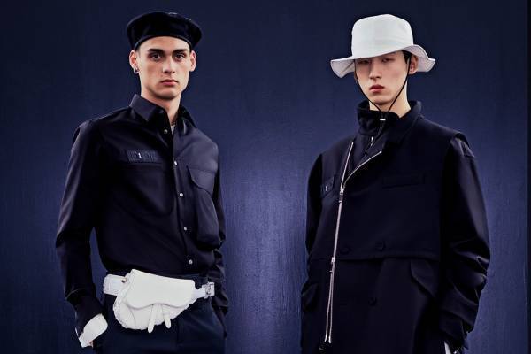 ディオール×sacaiのコラボメンズウェア＆バッグ、モノトーン基調“ハイブリッド”なデザイン