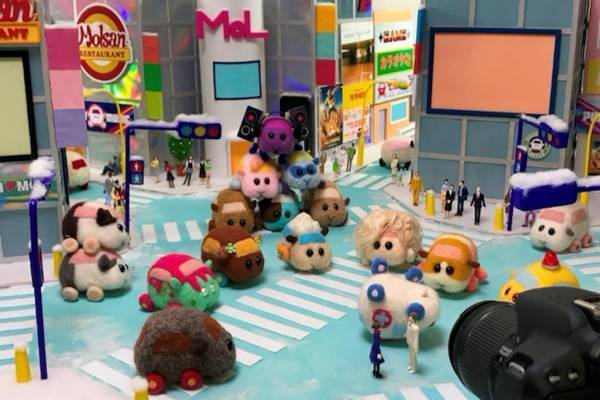 『PUI PUI モルカー』初の展覧会が名古屋パルコで、世界初のパペット展示＆実寸大モルカーも