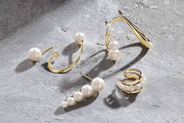 スタージュエリー ガール新作“パール×ゴールド”のモダンなピアスとイヤーカフ