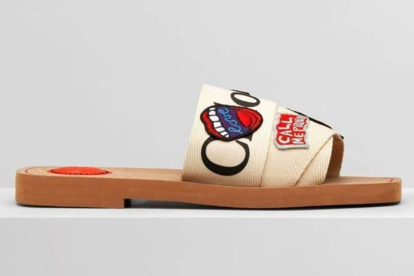 クロエ新作、ロゴ入りレースのフラットサンダルやカラフルパッチ付きハット