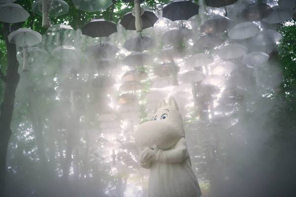 ムーミンバレーパークの夏イベント、ひんやりミストで包まれるムーミン屋敷や頭上から降るミストシャワー