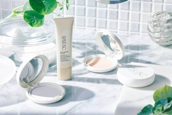 新ベースメイクブランド「ベースアンドシー」デビュー、ツボクサエキス配合のノーファンデCICAメイク