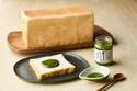 高級食パン「銀座に志かわ」×日本料理のくろぎ、濃厚抹茶を使用した食パンのための「生抹茶みつ」