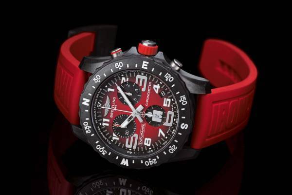 ブライトリング“真っ赤な”ダイヤル＆バンドの新腕時計、世界一過酷なレース「アイアンマン」とコラボ