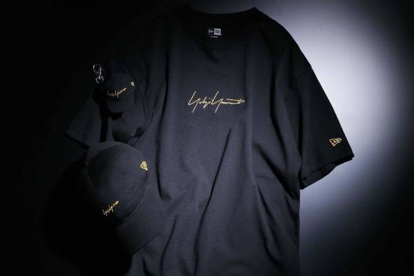 ヨウジヤマモト×ニューエラ、メタリックな刺繍ロゴ入りキャップやTシャツ
