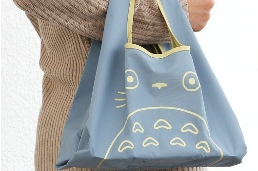 ジブリ『となりのトトロ』エコバッグ、持ち上げると“トトロ”が現れる愛らしいデザイン