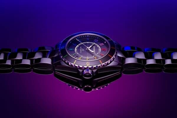 シャネルから“エレクトロ”着想のブラック×ネオンカラー腕時計「プルミエール」「J12」など