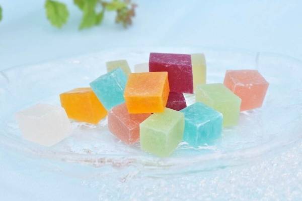 夏の和菓子「琥珀糖」“花火”から着想した7種の限定味が鎌倉紅谷で、ミントやラムネなど