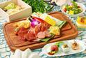 「森の中のビアガーデン」東京プリンスホテルで、東京ビーフのBBQ&ハワイ料理など
