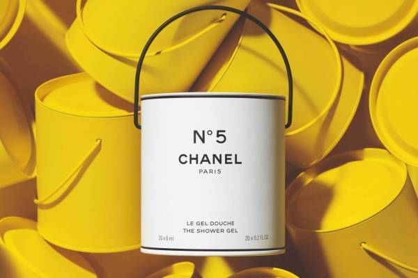 「シャネル ファクトリー 5」シャネル N°5の“ペンキ缶”風シャワージェルや“お茶缶”風入浴剤