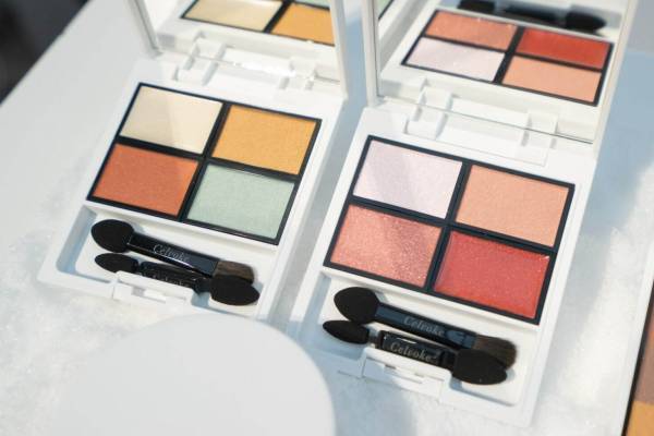 セルヴォーク21年秋コスメ“雪解け後の風景”に着想したアイパレット＆“ふわさら”スノー風パウダー