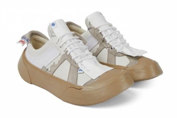 カンペール×アーダーエラー、“宇宙戦争の痕跡”をイメージしたレースアップシューズやモカシンなど