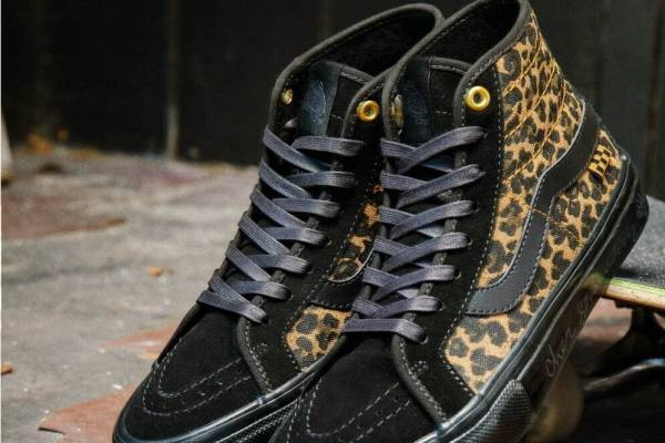 VANS“チーター”モチーフのアニマル柄スニーカー、チャーム付き「スケートスリッポン」など