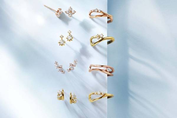 カナル 4℃の限定ピアス＆カフリングセット、繊細に輝く小さなストーンを飾って