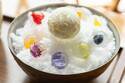 “食べる宝石”エディブルフラワー＆果物を閉じ込めた「ジュエルボール」のかき氷、東京・南青山で