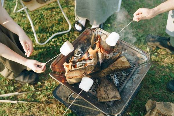 「スノーピーク 焚火ラウンジ」都心から約1時間昭島市にオープン、手ぶらBBQ＆焚火でアウトドア体験