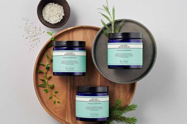 ニールズヤード レメディーズの新バスソルト、心を落ち着かせるラベンダーなど3つの香り