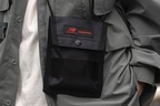 ニューバランス×ブリーフィングのバッグ、濃いグレーのミニポーチ＆2WAYバックパック