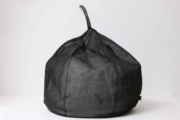 ビューティフルピープル“人をダメにする”玉ねぎクッションにブラックの限定色、カッシーナ青山本店で発売