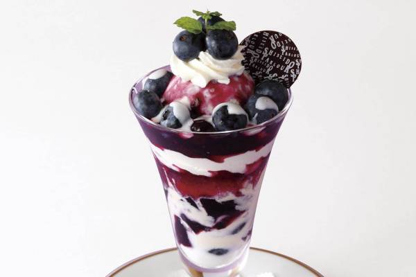資生堂パーラー“夏のフルーツパフェ”大粒ブルーベリー＆完熟マンゴーのパフェがラゾーナ川崎に