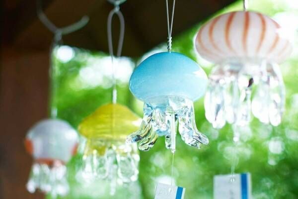 京都水族館夏イベント「くらげと風鈴」本物そっくり“クラゲ風鈴”のライトアップ＆クラゲスイーツも