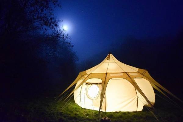 “雲海に出会う”ドーム型グランピング施設「ソラグランピングリゾート」長野・竜王に、BBQ&焚火も