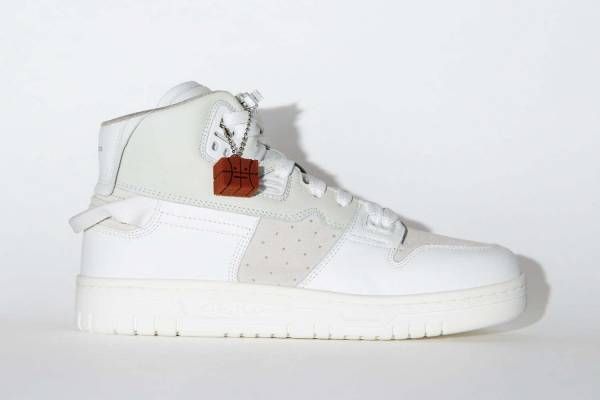 アクネ ストゥディオズ“バスケットボール・スニーカー”をアレンジした新作シューズ、限定グリッター版も