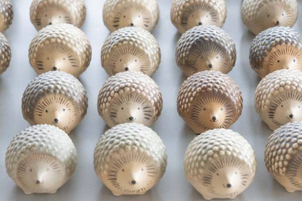 リサ・ラーソンのハリネズミ陶器“個性的すぎて”出荷されなかった「流れ星のハリー。」トンカチストアに