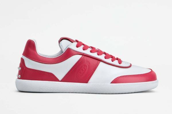 トッズ「ゴンミーニ」着想の「タブズ スニーカー」から限定カラー、ピンク＆ネイビーブルー