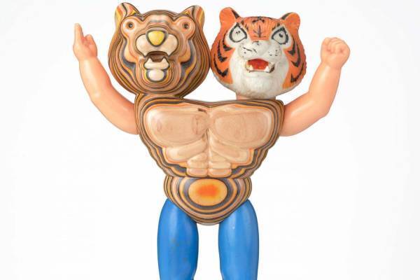 スケートボードを駆使するHaroshiの新作個展が神宮前で、スケボーを“神格化”する彫刻など