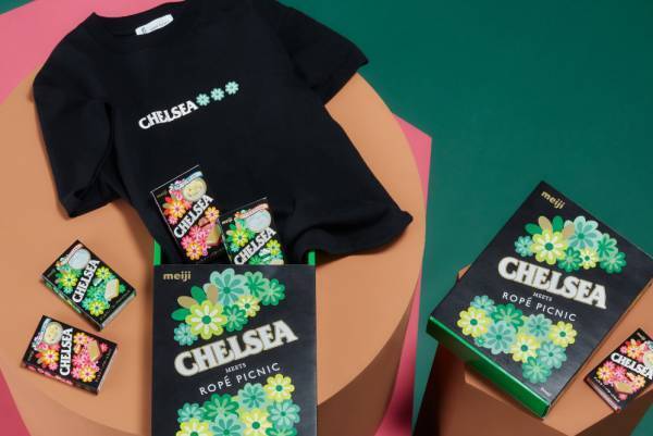 ロペピクニック×チェルシー“キャンディーパッケージ”着想の花柄ワンピ&本物そっくりキャンディーピアス