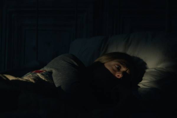 ホラー映画『ダーク・アンド・ウィケッド』人里離れた農場で姉弟を襲う、血も凍るほど“邪悪なもの”