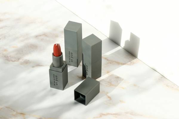 スリーコインズからコスメ＆美容家電ブランド「アンド・アス」誕生、メイク雑貨も充実