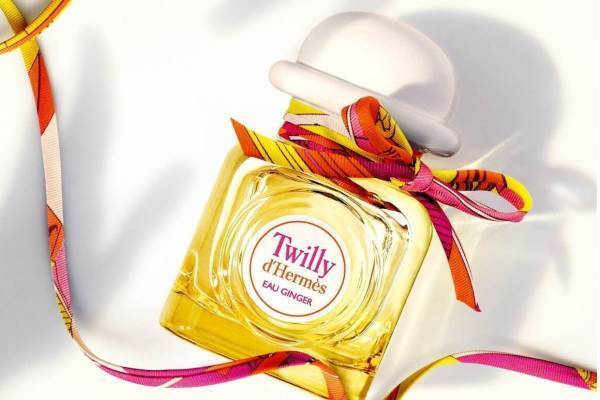 エルメス”リボンを巻いた”「ツイリー ドゥ エルメス」に砂糖漬けジンジャーの新フレグランス