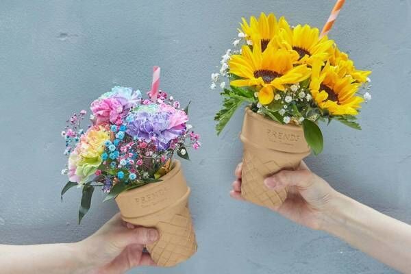 “アイス風ブーケ”「アイスクリームブーケ」に新作、虹色カーネーション＆カスミ草をコーン型ポットに