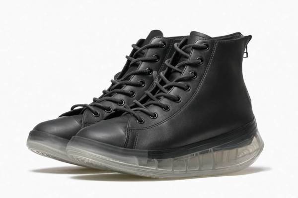 グラウンズの“透明立体ソール”スニーカー、バンド「THE SPELLBOUND」とコラボ