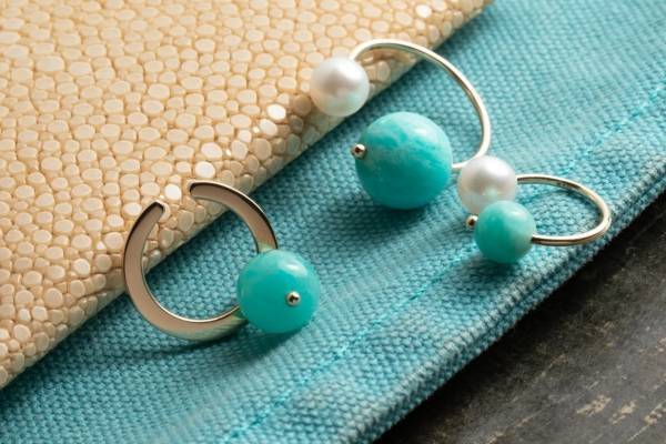 ヒロタカ“希望の石”アマゾナイトの夏ジュエリー、ターコイズブルーカラーのピアスやイヤーカフ