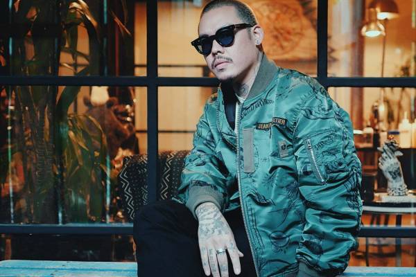 サカイ×ジャンポール・ゴルチエの“タトゥー柄”ブルゾン＆Tシャツ、香水「クラシック」限定ボトルも