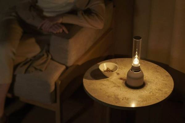 ソニー“オブジェのような”グラスサウンドスピーカー「LSPX-S3」光が揺らぐキャンドルモード