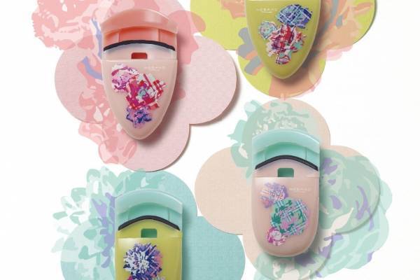 コバコ“チェック柄”ローズ＆ダリアの「アイラッシュカーラー」で扇形パノラマまつ毛に